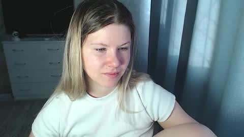 Snapshot of melissa__ray chatting on February 2025 10:09:02 AM Melissa  Ray online show from February 2025 10:09:02 AM