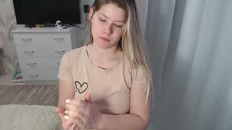 Snapshot of melissa__ray chatting on February 2025 10:07:01 AM Melissa  Ray online show from February 2025 10:07:01 AM