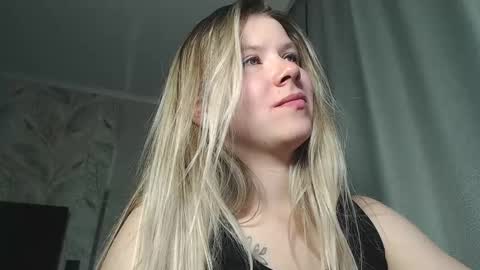 Snapshot of melissa__ray chatting on February 2025 08:22:02 PM Melissa  Ray online show from February 2025 08:22:02 PM