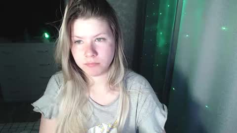 Snapshot of melissa__ray chatting on March 2025 10:32:01 PM Melissa  Ray online show from March 2025 10:32:01 PM