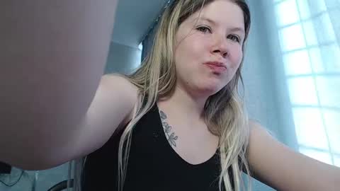Snapshot of melissa__ray chatting on March 2025 09:13:01 AM Melissa  Ray online show from March 2025 09:13:01 AM