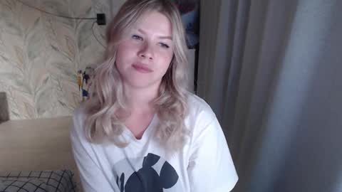 Snapshot of melissa__ray chatting on September 2025 05:40:02 PM Melissa  Ray online show from September 2025 05:40:02 PM
