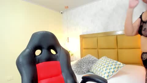    online show from October 2025 08:00:02 PM