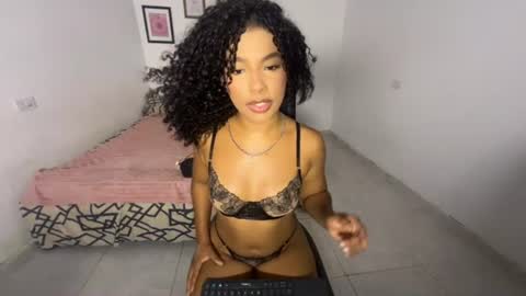 Snapshot of mell_rossi chatting on June 2026 06:54:02 PM mell_rossi online show from June 2026 06:54:02 PM