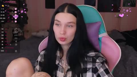 Snapshot of mella_freya chatting on January 2025 09:37:01 PM Freya  IM NONUDE online show from January 2025 09:37:01 PM