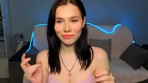 mellhyees online show from February 2026 06:19:01 PM