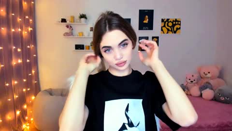 Snapshot of mellifluoustess chatting on December 2024 09:22:02 PM Tessa online show from December 2024 09:22:02 PM