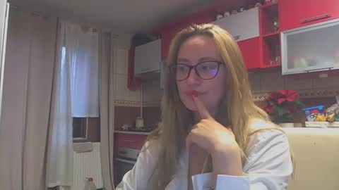 Snapshot of melly_rosey chatting on December 2024 07:09:01 AM Melly online show from December 2024 07:09:01 AM