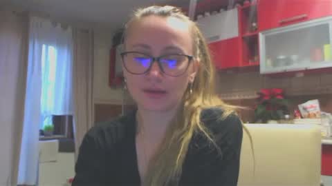 Snapshot of melly_rosey chatting on December 2024 07:04:02 AM Melly online show from December 2024 07:04:02 AM