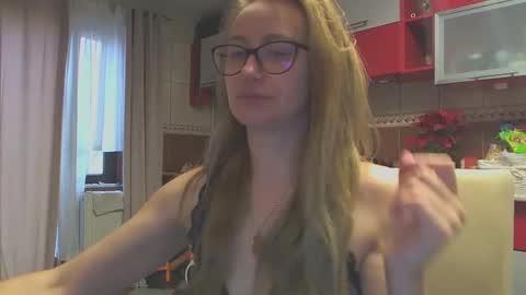 Snapshot of melly_rosey chatting on January 2025 08:09:02 AM Melly online show from January 2025 08:09:02 AM