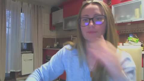 Snapshot of melly_rosey chatting on January 2025 03:02:01 PM Melly online show from January 2025 03:02:01 PM