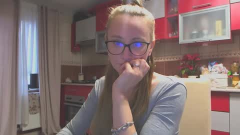 Snapshot of melly_rosey chatting on January 2025 07:35:01 AM Melly online show from January 2025 07:35:01 AM