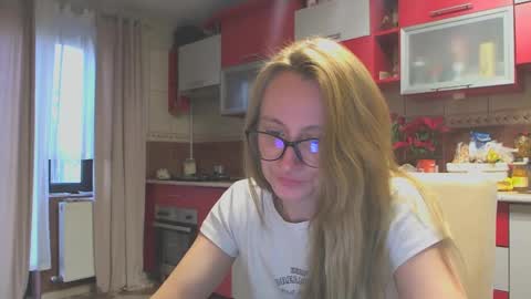 Snapshot of melly_rosey chatting on January 2025 07:25:02 AM Melly online show from January 2025 07:25:02 AM