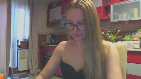 Snapshot of melly_rosey chatting on March 2025 07:54:01 AM Melly online show from March 2025 07:54:01 AM