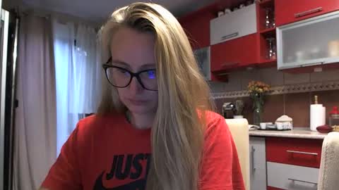 Snapshot of melly_rosey chatting on September 2025 07:08:01 AM Melly online show from September 2025 07:08:01 AM