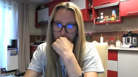 Snapshot of melly_rosey chatting on September 2025 06:26:02 AM Melly online show from September 2025 06:26:02 AM