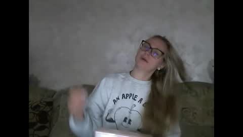 Snapshot of melly_rosey chatting on October 2025 06:54:02 AM Melly online show from October 2025 06:54:02 AM