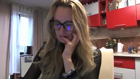 Snapshot of melly_rosey chatting on October 2025 07:23:01 AM Melly online show from October 2025 07:23:01 AM