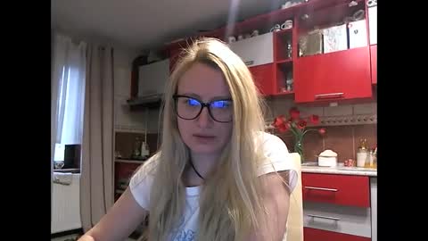 Snapshot of melly_rosey chatting on April 2026 06:27:01 AM Melly online show from April 2026 06:27:01 AM