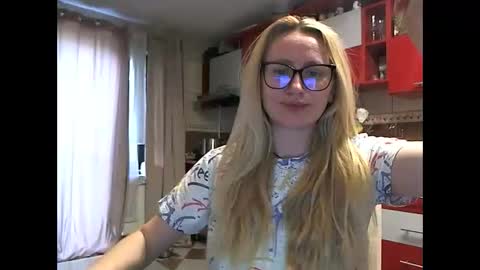Snapshot of melly_rosey chatting on May 2026 02:55:01 PM Melly online show from May 2026 02:55:01 PM