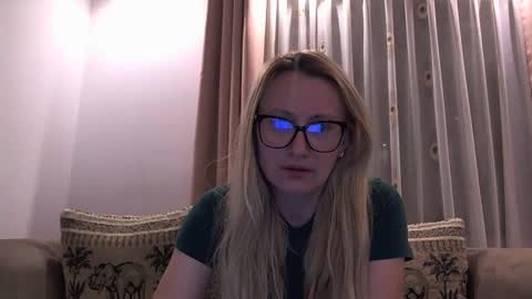 Snapshot of melly_rosey chatting on May 2026 08:36:02 PM Melly online show from May 2026 08:36:02 PM