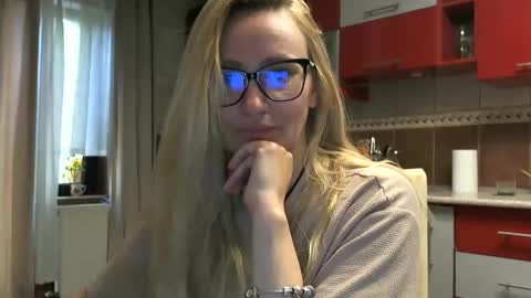 Snapshot of melly_rosey chatting on May 2026 06:30:02 AM Melly online show from May 2026 06:30:02 AM
