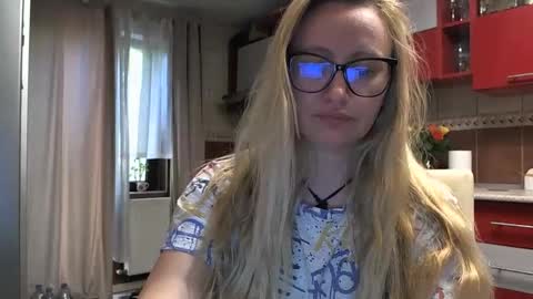 Snapshot of melly_rosey chatting on May 2026 06:31:02 AM Melly online show from May 2026 06:31:02 AM