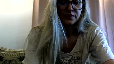 Snapshot of melly_rosey chatting on May 2026 07:05:02 AM Melly online show from May 2026 07:05:02 AM