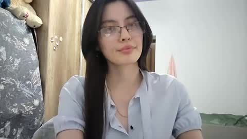 Snapshot of melodeehayden chatting on May 2026 03:28:02 PM Nika online show from May 2026 03:28:02 PM