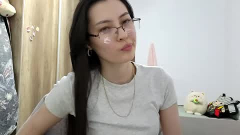 Snapshot of melodeehayden chatting on May 2026 03:22:02 PM Nika online show from May 2026 03:22:02 PM
