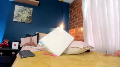  Leslie  online show from December 2024 05:22:01 PM