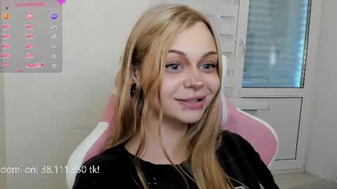 Snapshot of melonipinkbb chatting on June 2026 12:44:02 PM MELONI online show from June 2026 12:44:02 PM