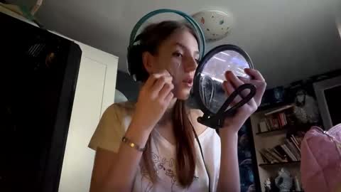 Hi Im Aria 18 years old online show from September 2025 12:29:02 PM