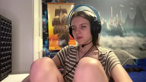 Hi Im Aria 18 years old online show from November 2025 02:17:01 PM