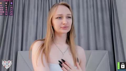 Snapshot of memento_mary chatting on March 2025 02:43:02 PM The princess of your dreams online show from March 2025 02:43:02 PM
