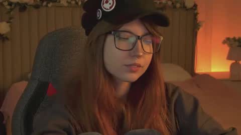 Mia online show from October 2025 03:43:01 PM