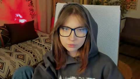 Mia online show from October 2025 03:22:02 PM