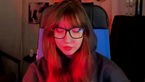 Mia online show from October 2025 03:12:02 PM