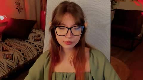 Mia online show from October 2025 03:35:01 PM