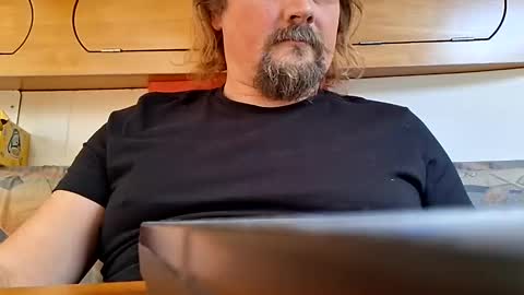 Snapshot of men10_12_1983 chatting on October 2025 12:14:02 PM men10_12_1983 online show from October 2025 12:14:02 PM