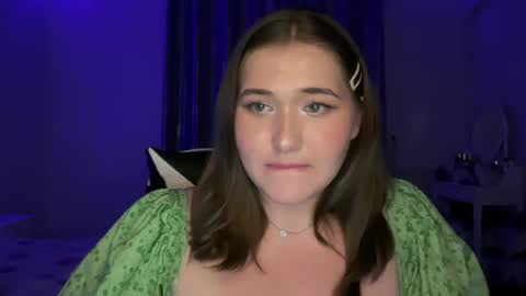 Snapshot of meow_claws chatting on July 2026 06:25:01 PM Kitten online show from July 2026 06:25:01 PM