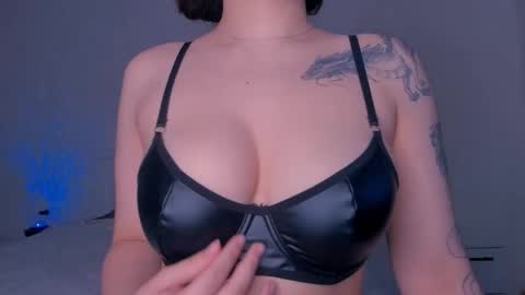 Snapshot of meow_rinnie chatting on October 2025 10:13:02 AM My links --- online show from October 2025 10:13:02 AM