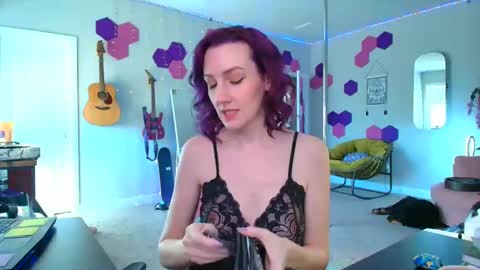 Snapshot of meredithbae chatting on February 2025 09:41:02 PM Meredith Bae online show from February 2025 09:41:02 PM