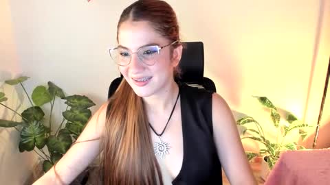 laura 3 i am independent model online show from September 2025 02:28:02 AM
