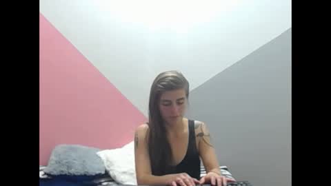 MERILY online show from November 2025 07:04:02 PM