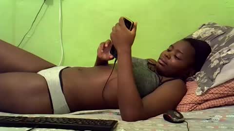 Snapshot of merlin_queen chatting on February 2025 07:42:02 AM merlin_queen online show from February 2025 07:42:02 AM
