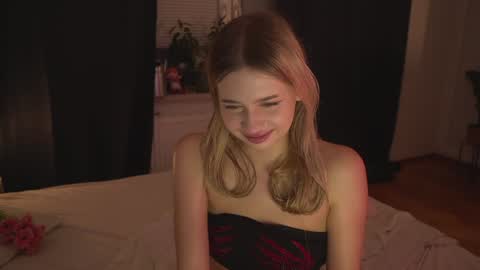 Lara OFFLINE  online show from December 2024 11:45:02 PM