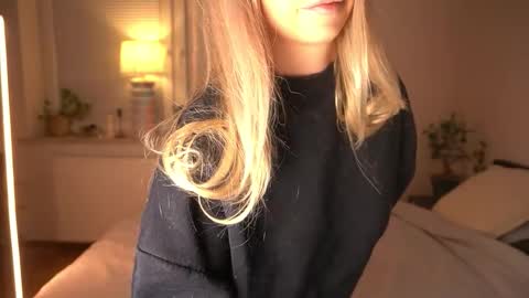 Snapshot of mermaids_ chatting on February 2026 08:26:02 PM Lara OFFLINE online show from February 2026 08:26:02 PM