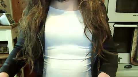 messyxdresser online show from March 2025 01:54:01 PM