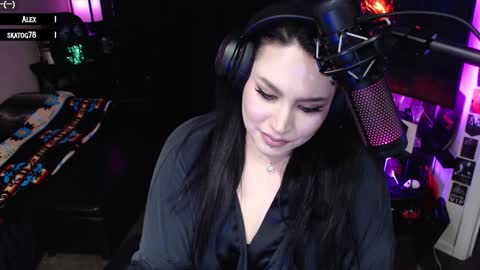 Snapshot of metalpocahotass chatting on December 2024 03:21:02 AM MetalPocahotass online show from December 2024 03:21:02 AM